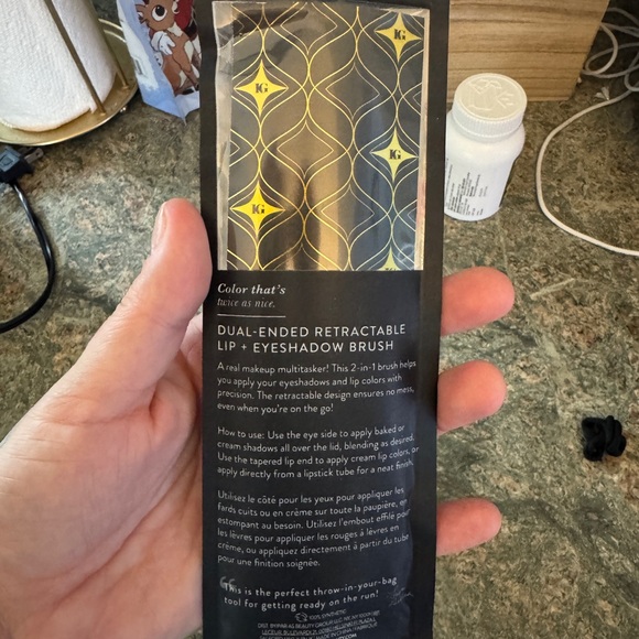 4/$25 NIB Laura Geller Dual-Ended retractable Lip and Eyeshadow Brush - Picture 3 of 3